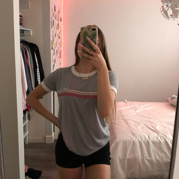 Pink vs Shirt - Picture 3 of 3